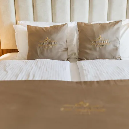 San Valentino Palace, Center Hotel