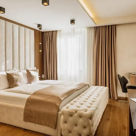 San Valentino Palace, Center