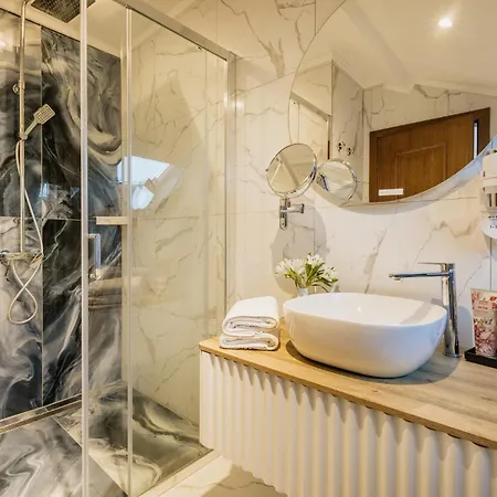 San Valentino Palace, Center Umag