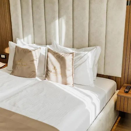 San Valentino Palace, Center Hotel