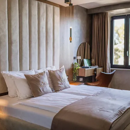 San Valentino Palace, Center Hotel 4*