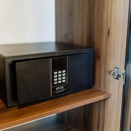 San Valentino Palace, Center 4*