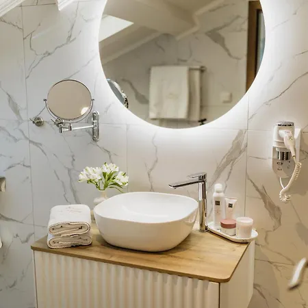 San Valentino Palace, Center Umag