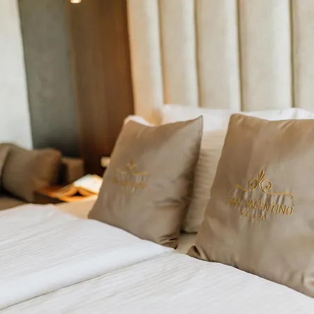 San Valentino Palace, Center