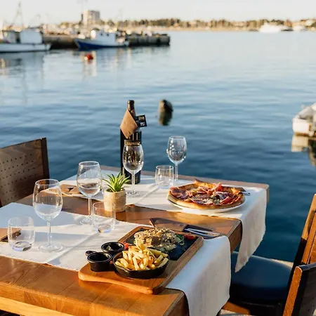 San Valentino Palace, Center